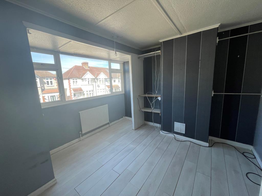 Lot: 7 - MID-TERRACE HOUSE FOR REFURBISHMENT - bedroom